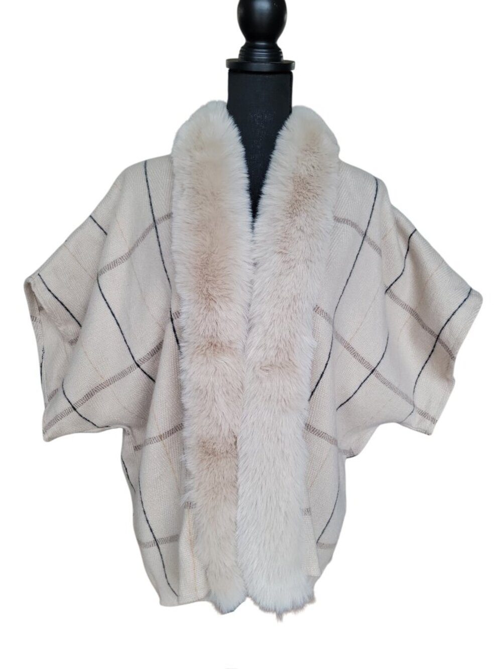 Vince Camuto NWT Tan Plaid Windowpane Wrap Poncho Plush Faux Fur Trim One Size